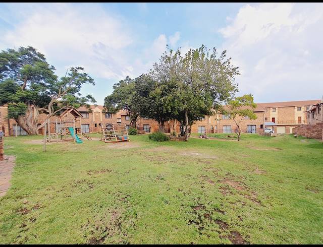 2 BEDROOM APARTMENT RENTED IN HALFWAY GARDENS